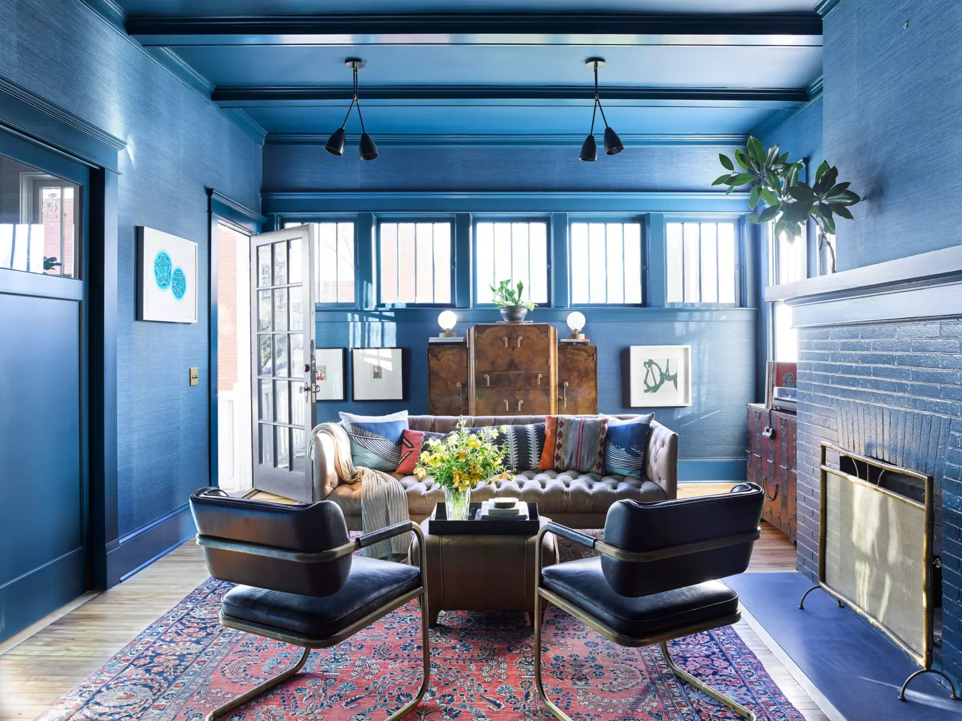 Is ‘Color Drenching’ Still Trending? An Interior Designer Responds