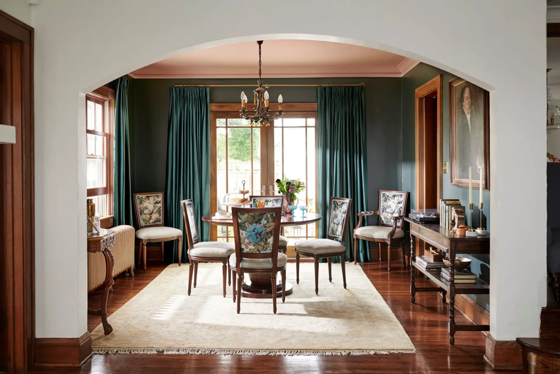 Are Dark Colors Still Trending? 5 Designers Respond
