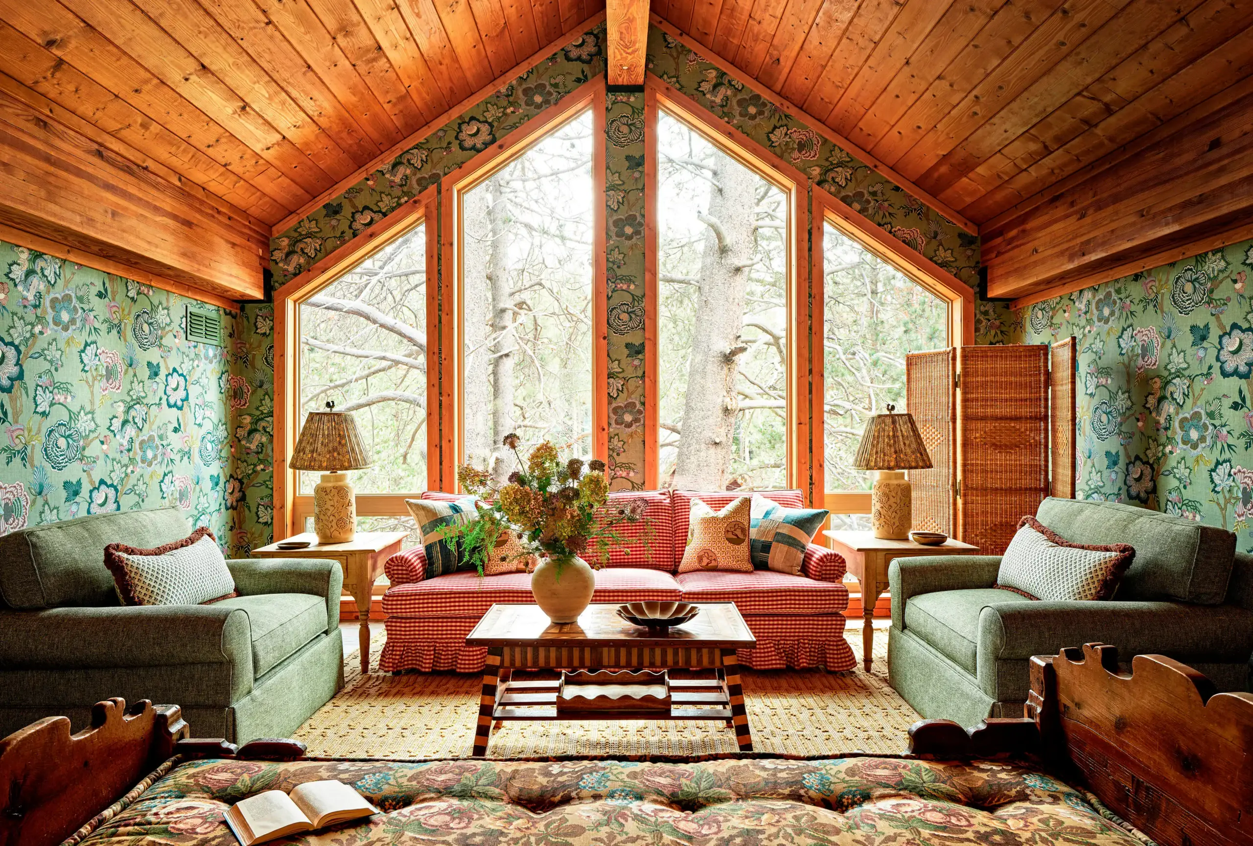 7 Ways to Transform Outdated Rooms Without Renovation